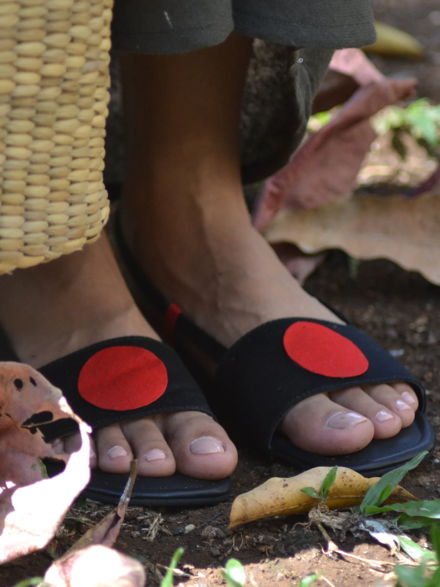 Bindi Backstraps in Black and Red