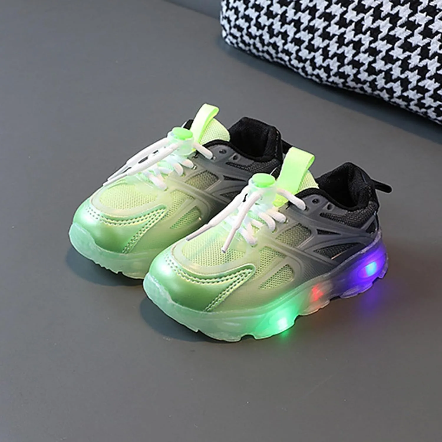 Boys Girls Light Up Shoes Kids Lightweight Breathable Comfy Soft Sole LED Luminous Running Tennis Sport Sneakers