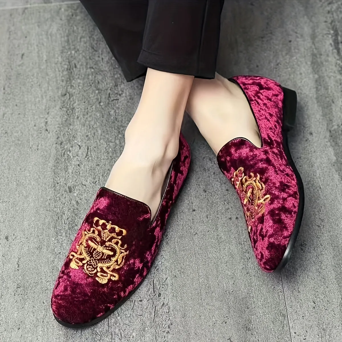 Luxurious Velvet Loafers for Men - Elegant Embroidered Design - Comfortable Non-Slip Sole - Perfect for Spring and Summer